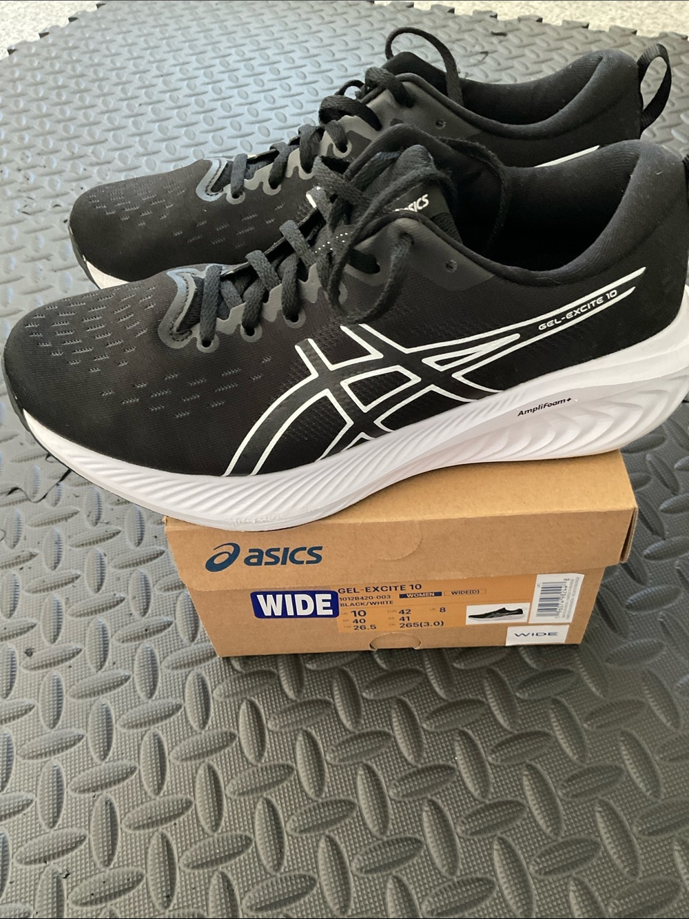 Asics Black & White Running Sneakers women’s 10 wide like new